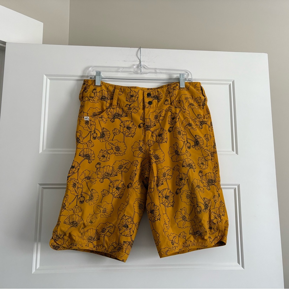 Mustard Floral Pull-On Women's Shorts